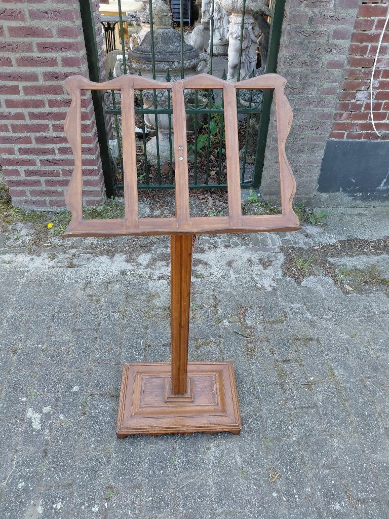 Houten standaard voor bladmuziek., Ophalen