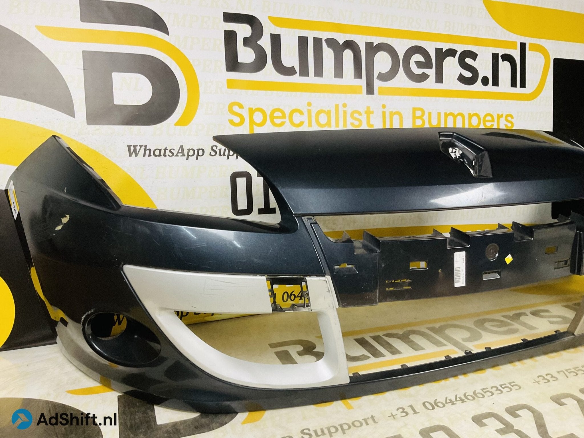 BUMPER Renault Scenic 3 2009-2012 VOORBUMPER 2-F6-5825z, Bumper