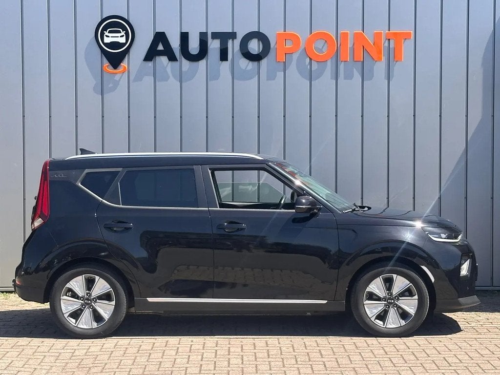 Kia e-Soul ExecutiveLine 64 kWh 1E EIG ORG NL T € 22.894,0, Automaat, 1657 kg, Zwart, Soul