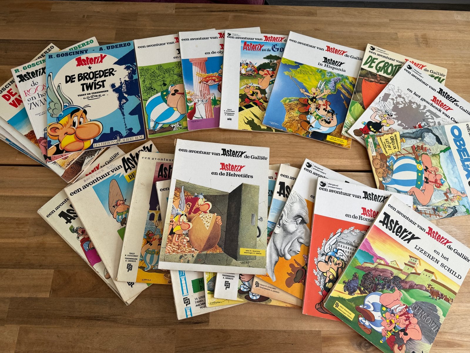 25 vintage Asterix en Obelix stripboeken (1966-1994), Boeken, Gelezen, Ophalen of Verzenden, Uderzo & Goscinny, Meerdere stripboeken