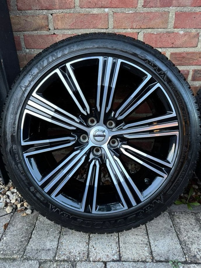 18” Volvo 10-Multispaak Inscription winterset V60 S60, Auto-onderdelen, 18 inch, Banden en Velgen, 235 mm, Personenwagen