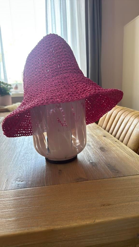 Strohoed frambozen een maat  10,00, Kleding | Dames, Hoeden en Petten, Ophalen of Verzenden, Nieuw, One size fits all, Hoed