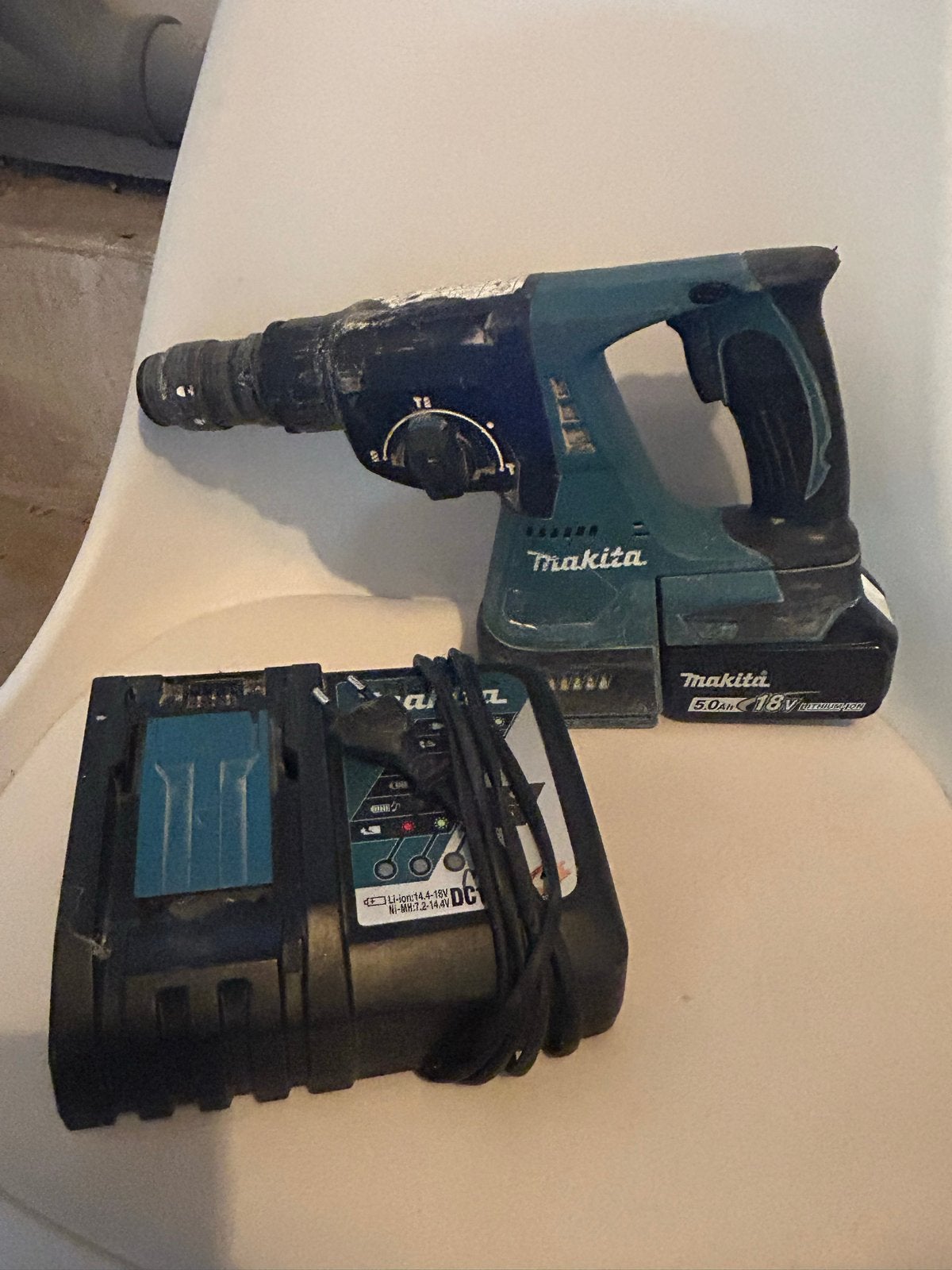 Makita Boorhamer met Nieuwe 5.0Ah Accu en Lader, Ophalen, Gebruikt, Boor- en/of Breekhamer