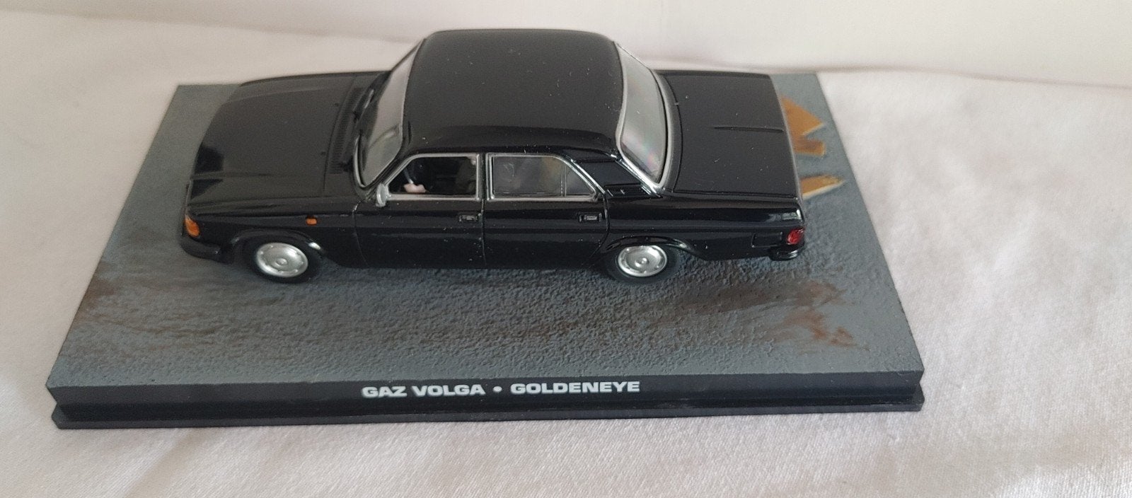 James bond Collection 1:43  gaz volga, Verzenden, Zo goed als nieuw, Auto, Overige merken