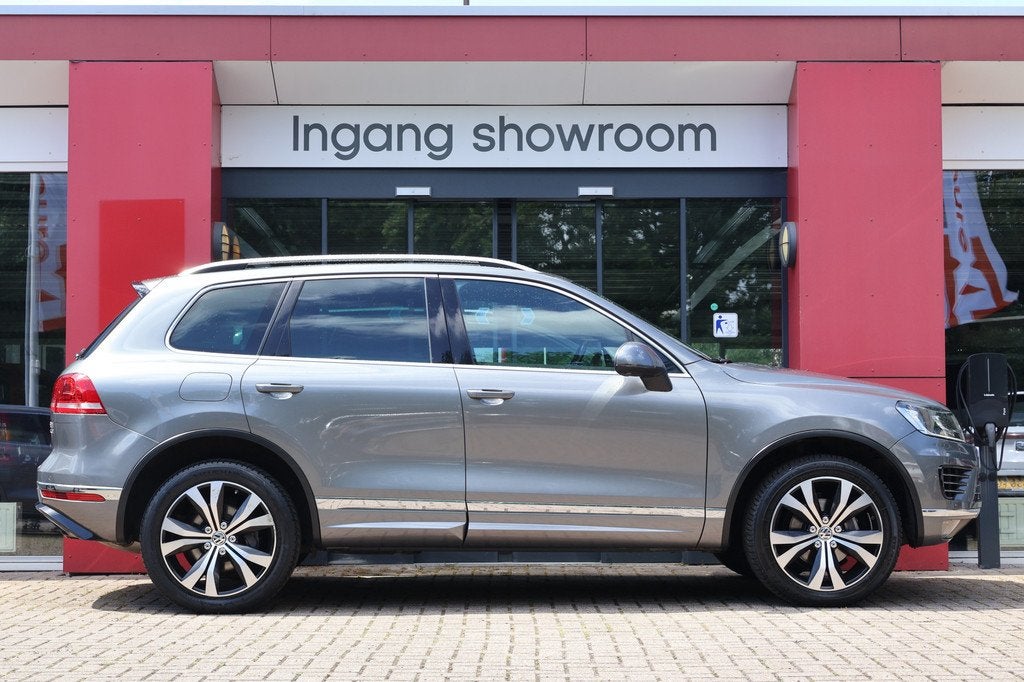 Volkswagen Touareg 3.0 TDI V6 R-line | Luchtvering | Panoram, Auto's, Volkswagen, Automaat, 15 km/l, Gebruikt, 255 €/maand