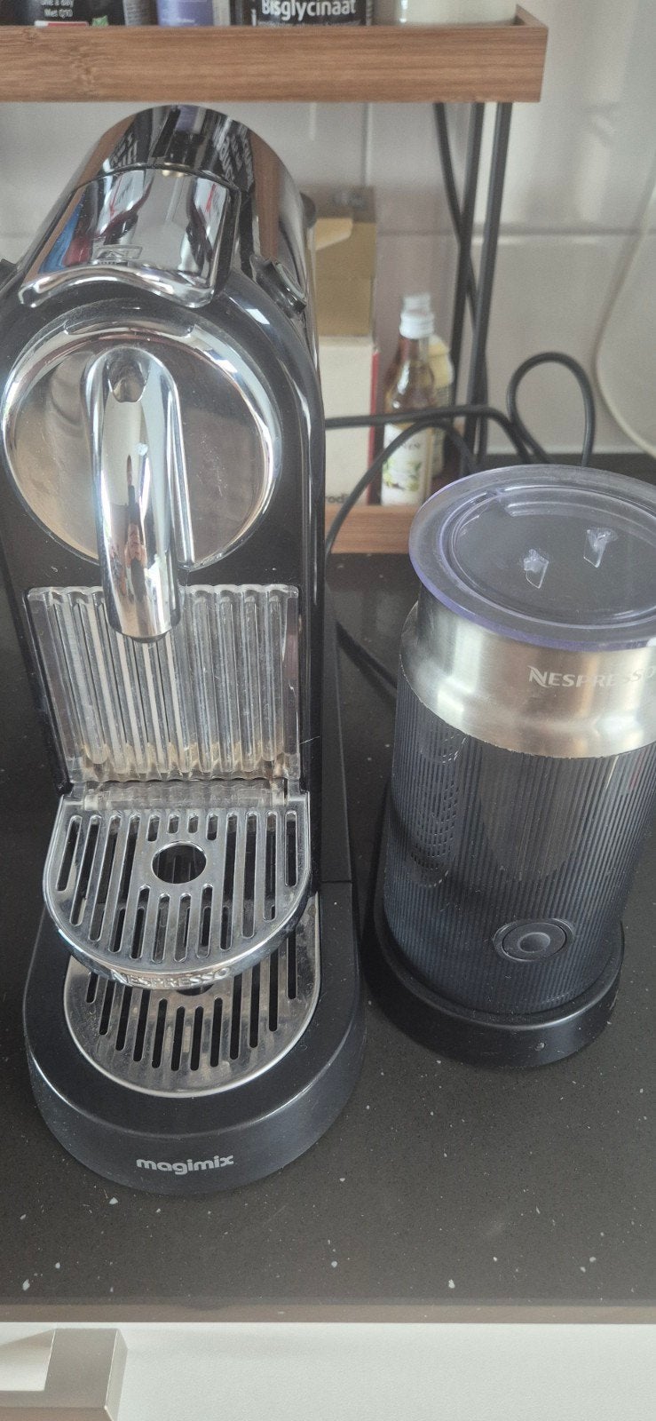 Nespresso Magimix Inissia met Aeroccino 3 melkopschuimer, Koffiemachine, Ophalen of Verzenden, Zo goed als nieuw, 1 kopje