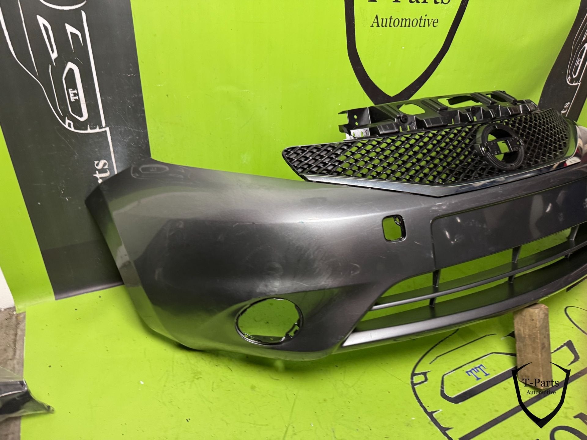 Nissan note voorbumper origineel bumper, Voor, Takashima 1-chome 1-1
220-8686  Yokohama, Ophalen of Verzenden, Bumper