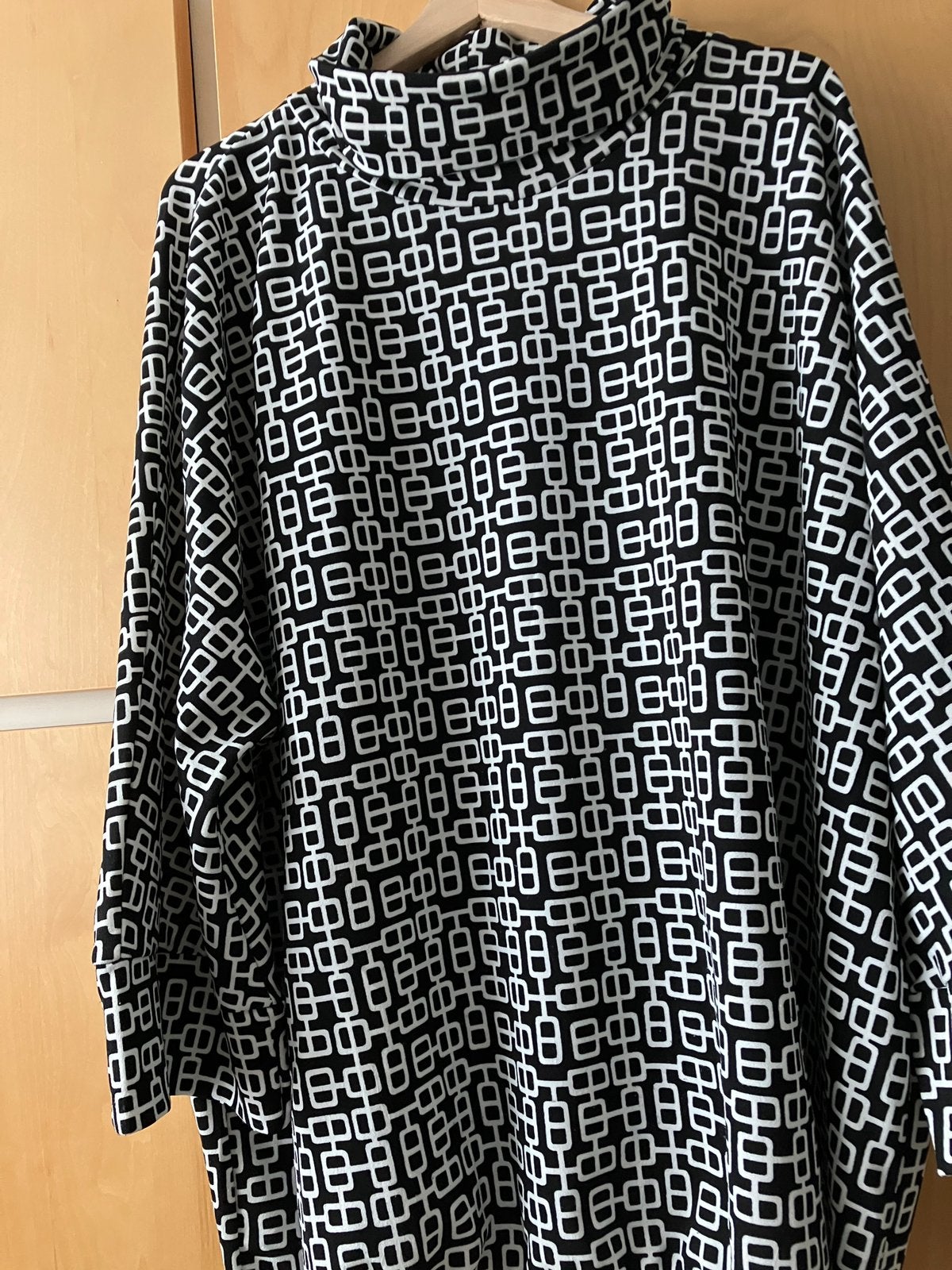 Zwart/ wit shirt maat 48 van Norah, Ophalen of Verzenden, Zo goed als nieuw, Zwart, Shirt of Top