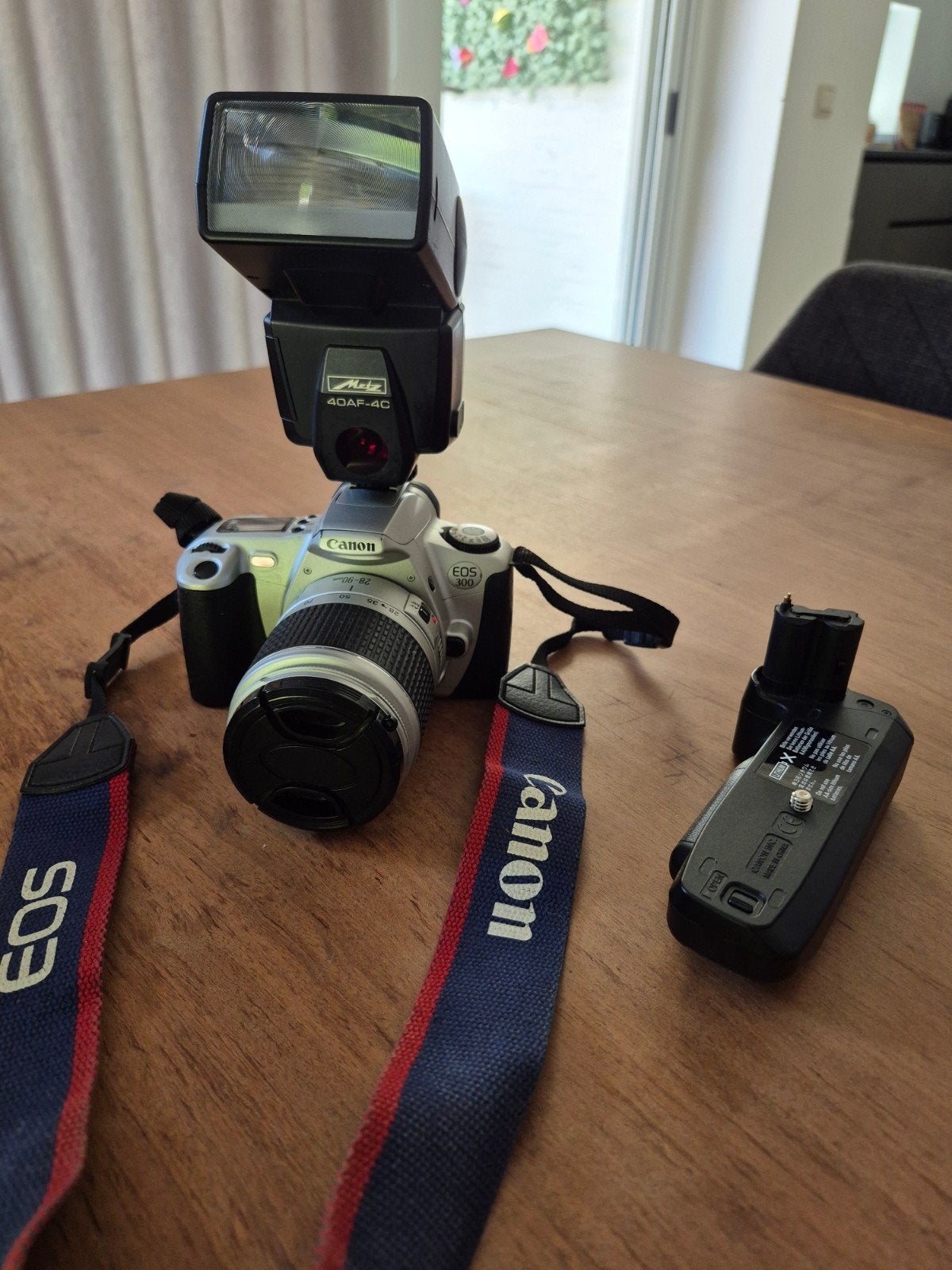 Canon EOS 300 Spiegelreflexcamera met Metz flitser, Ophalen, Gebruikt, Spiegelreflex, Canon