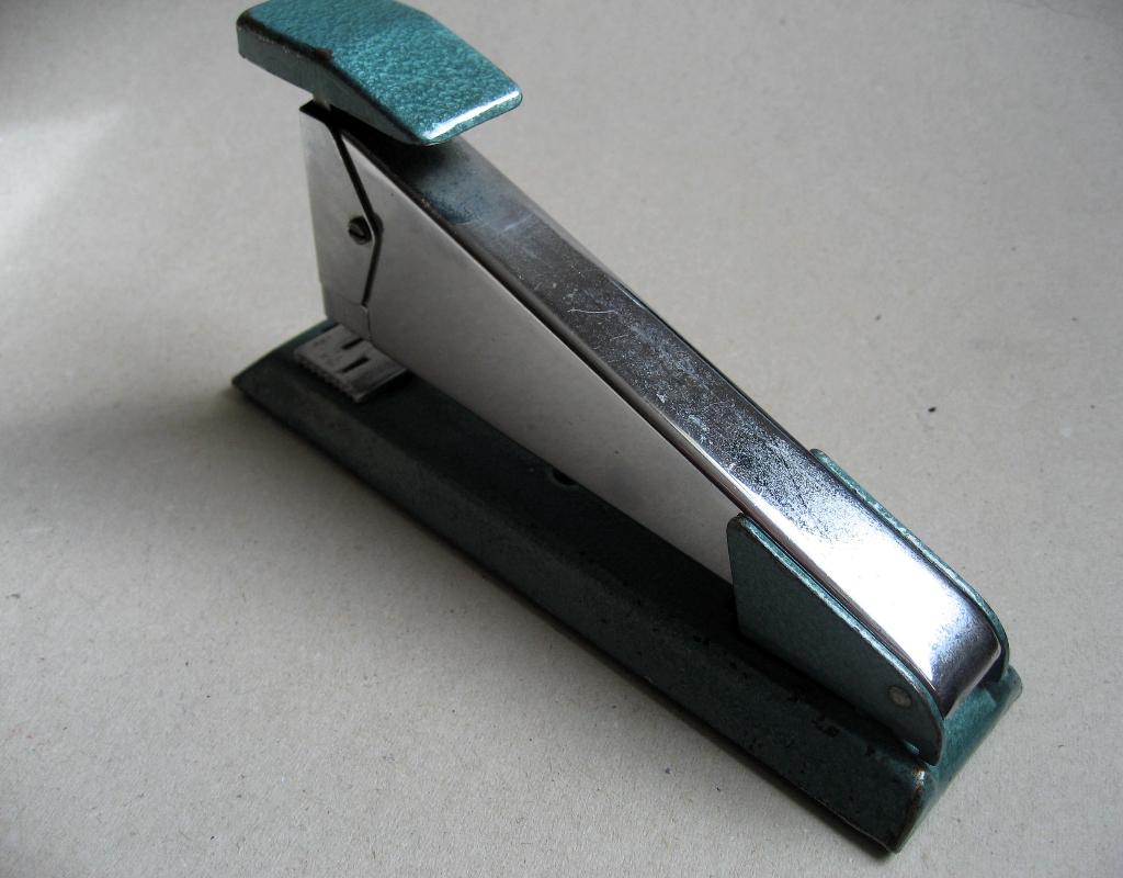 Vintage art deco nietmachine Hestra Zweden jaren 50, Ophalen of Verzenden