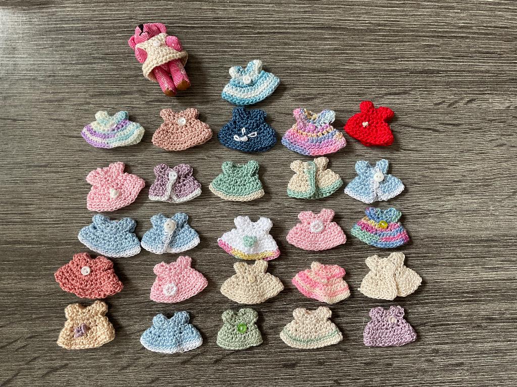 Gehaakte mini jurkjes voor kleine beertjes en popjes, Verzenden, Nieuw, Kleertjes