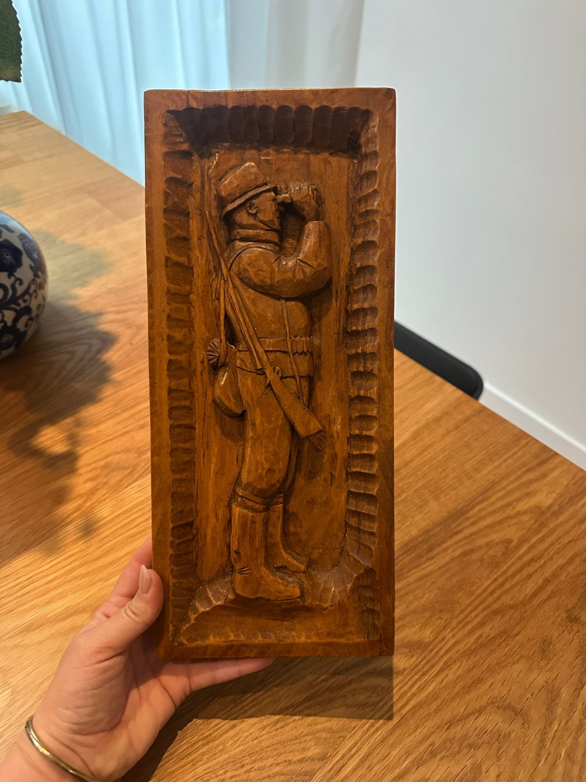 Vintage Houtsnijwerk Boswachter met Verrekijker, Antiek en Kunst, Houtsnijwerk, Ophalen of Verzenden, Handgemaakt, Hout