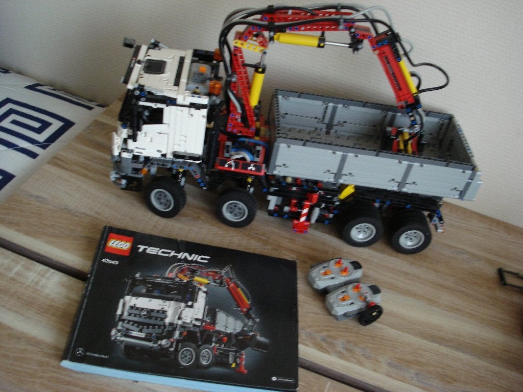 LEGO SUPER   MERCEDES   VRACHTANTO  NR.  42043, Ophalen, Zo goed als nieuw, Auto's
