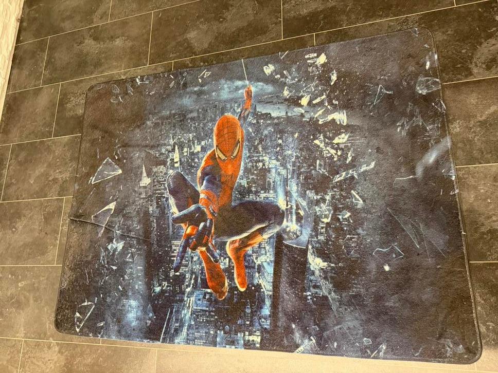 Tapijt, spiderman 154-110 cm, Ophalen, Zo goed als nieuw