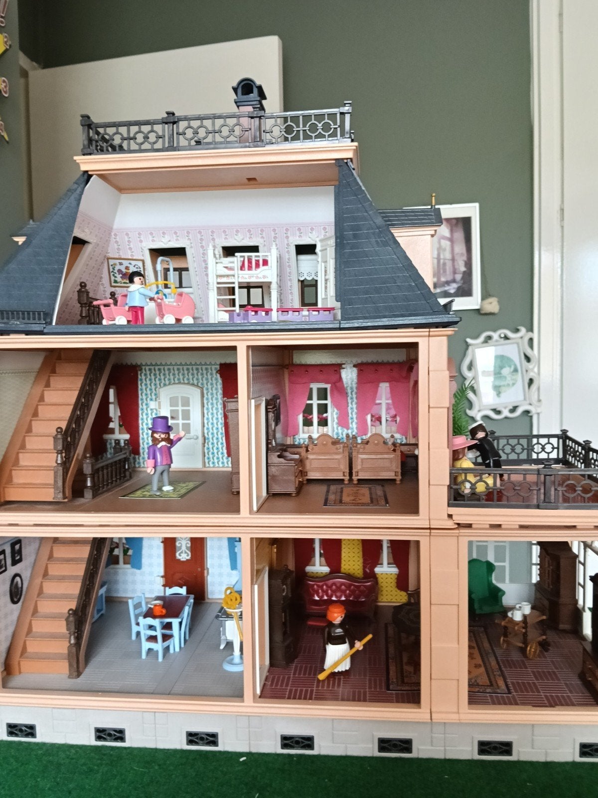 Foto 9 van Victoriaans poppenhuis playmobil met extra meubels