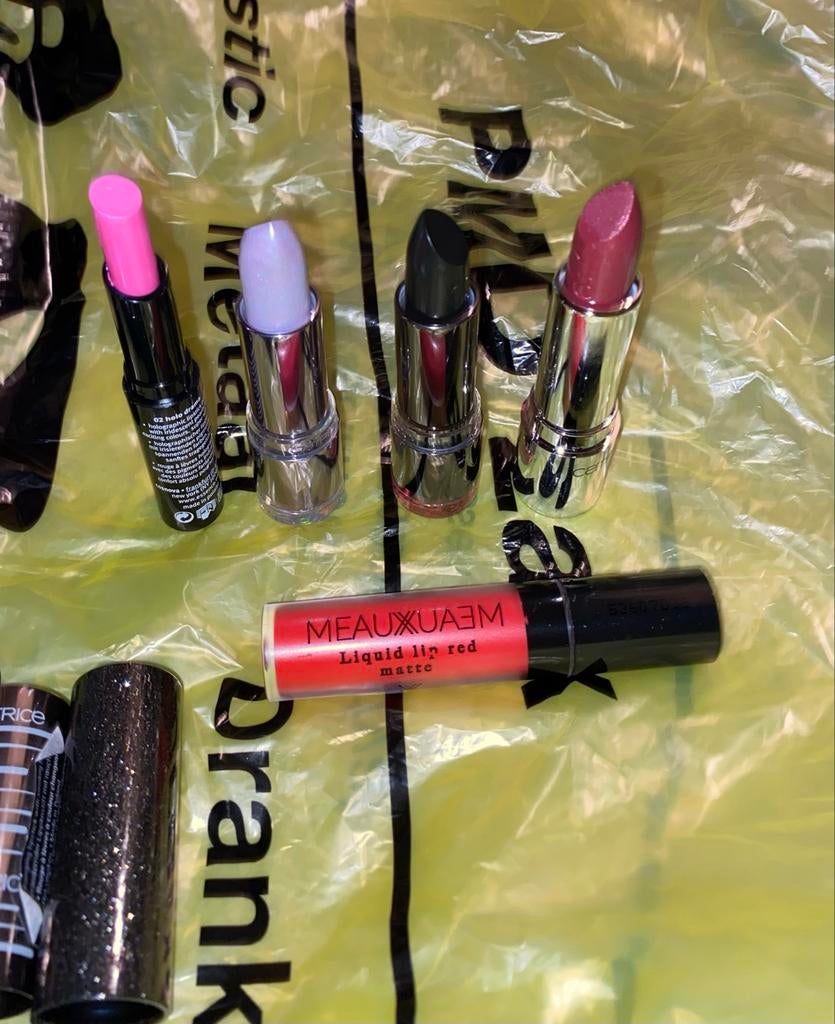 Nieuwe lipsticks & lipgloss - 5 stuks, Sieraden, Tassen en Uiterlijk, Uiterlijk | Cosmetica en Make-up, Ophalen of Verzenden, Nieuw