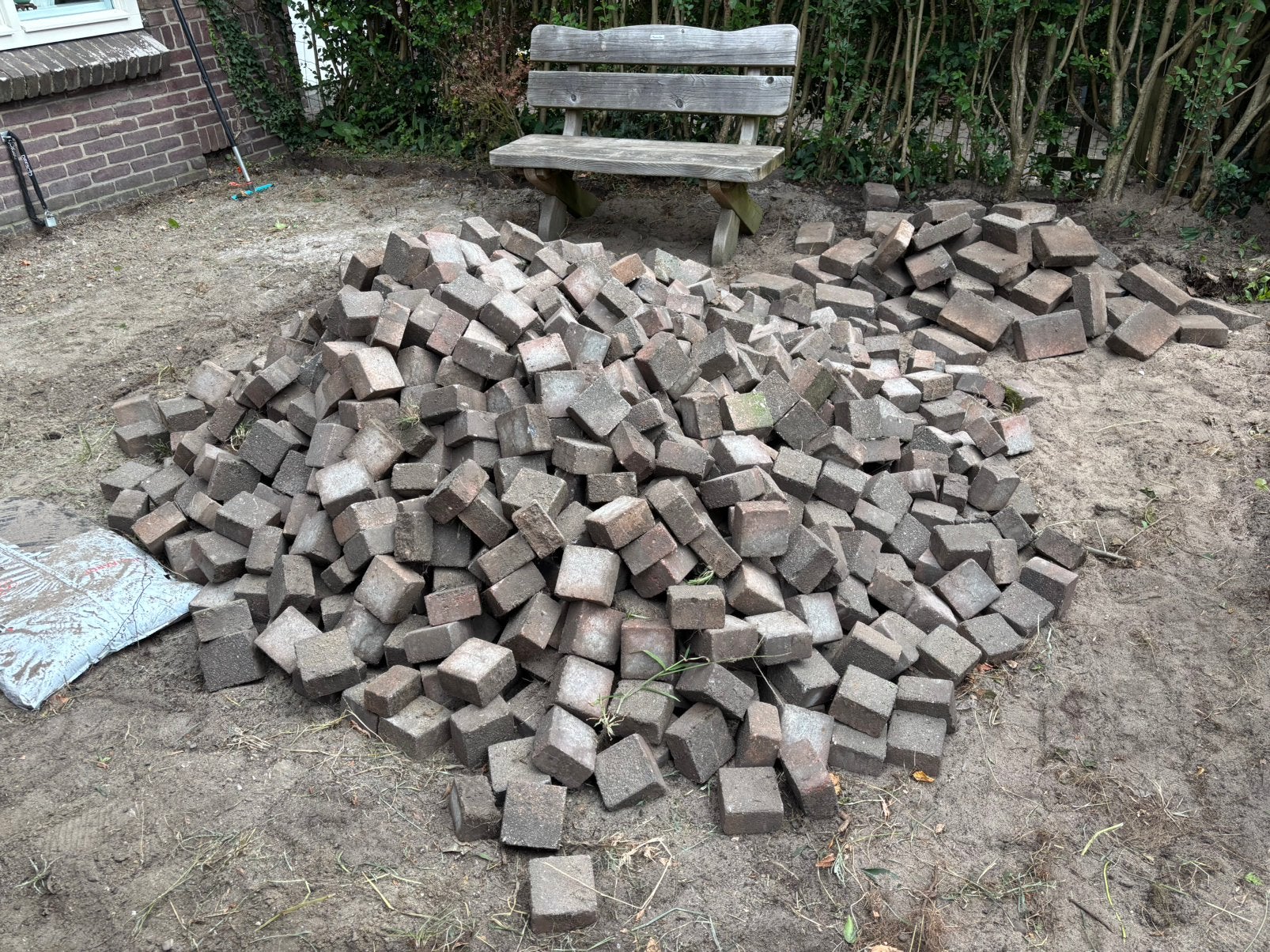 Gratis partij klinkers - stenen: moet snel weg, Ophalen, Gebruikt, Klinkers, 10 m² of meer