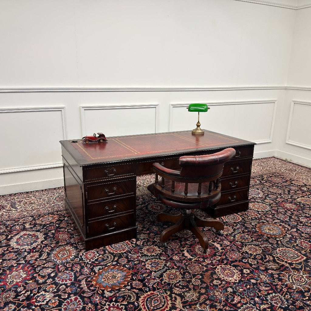 Klassiek Engels Chesterfield Bureau met Bureaustoel