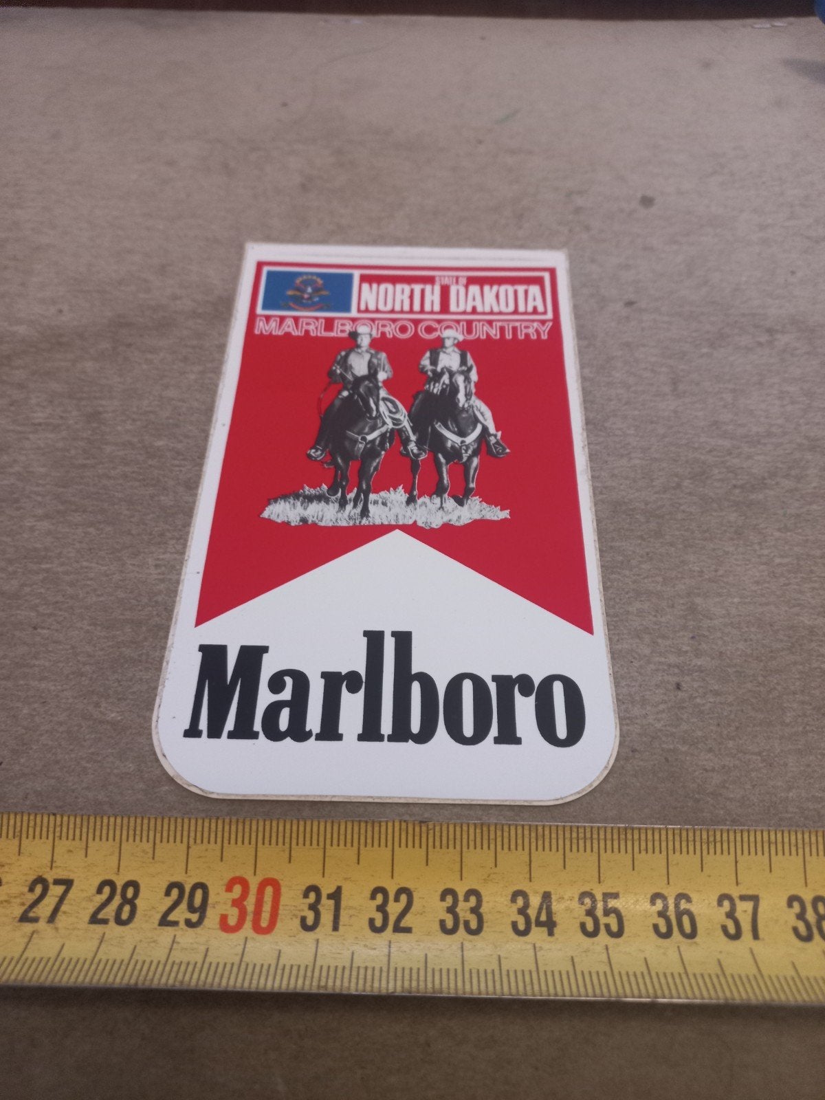 Vintage Marlboro Country North Dakota sticker, Verzamelen, Stickers, Ophalen of Verzenden