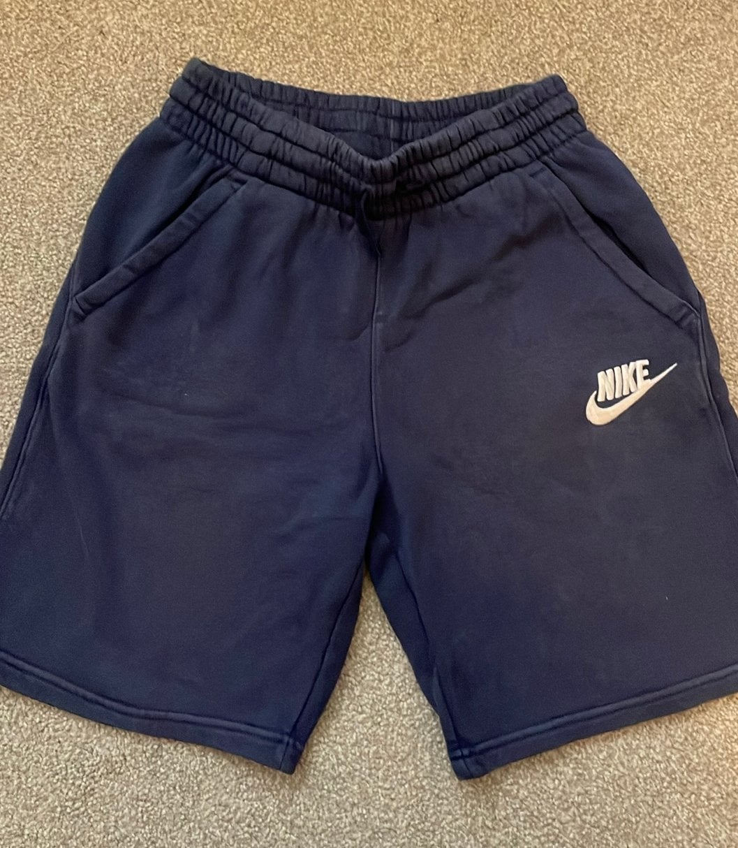 Korte joggingbroek merk Nike maat 146 - 158, Ophalen of Verzenden, Zo goed als nieuw, Jongen, Broek