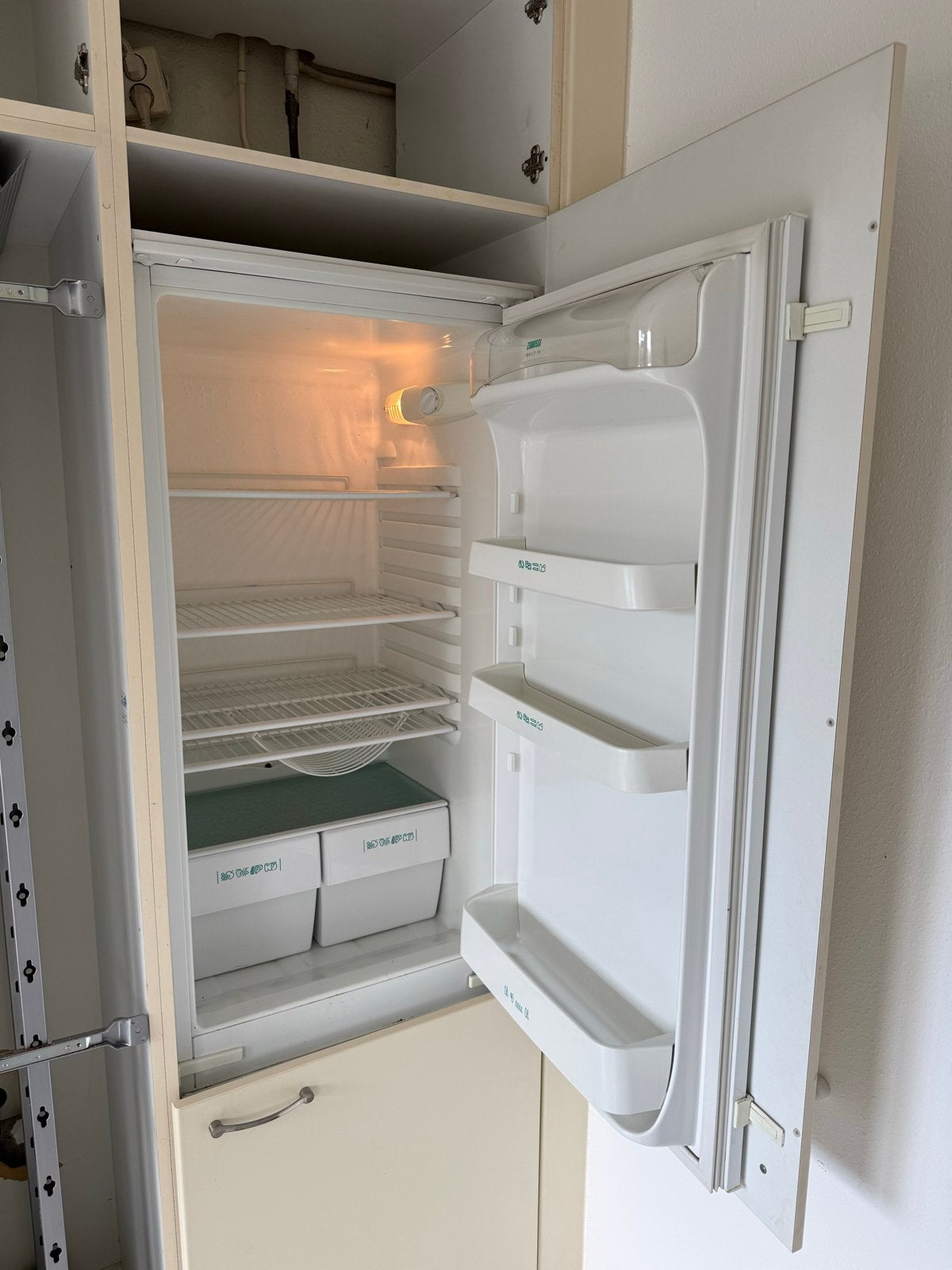Zanussi inbouw koelkast met vriesvak, Witgoed en Apparatuur, Koelkasten en IJskasten, Ophalen, Gebruikt, 120 tot 140 cm, 100 tot 150 liter