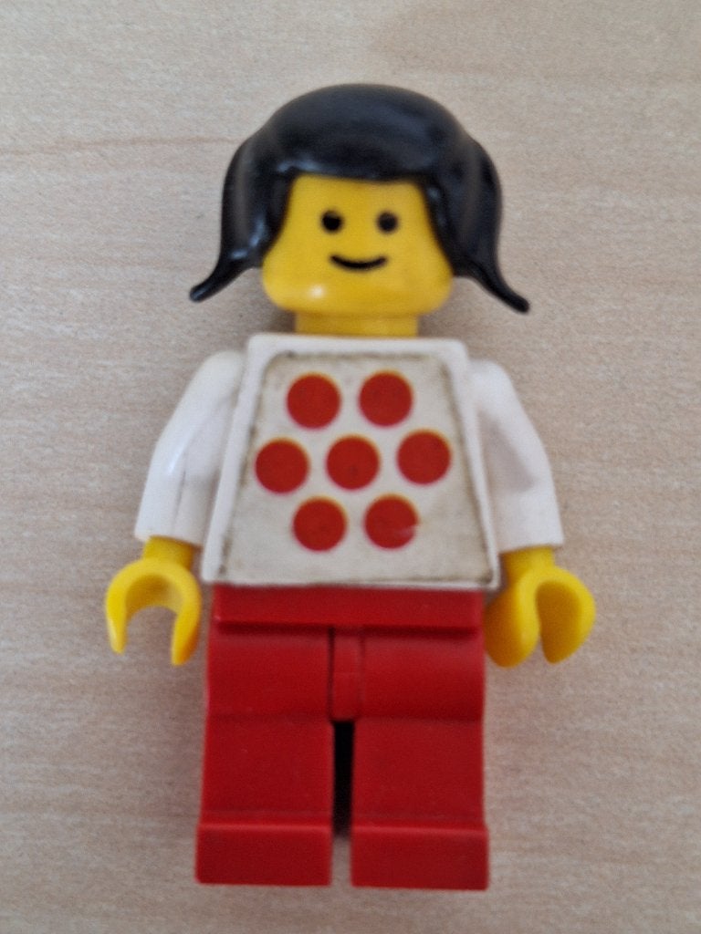 * Lego: Minifig meisje Mary met 7 rode stippen op lijfje *, Gebruikt, Overige thema's, Lego, Ophalen of Verzenden