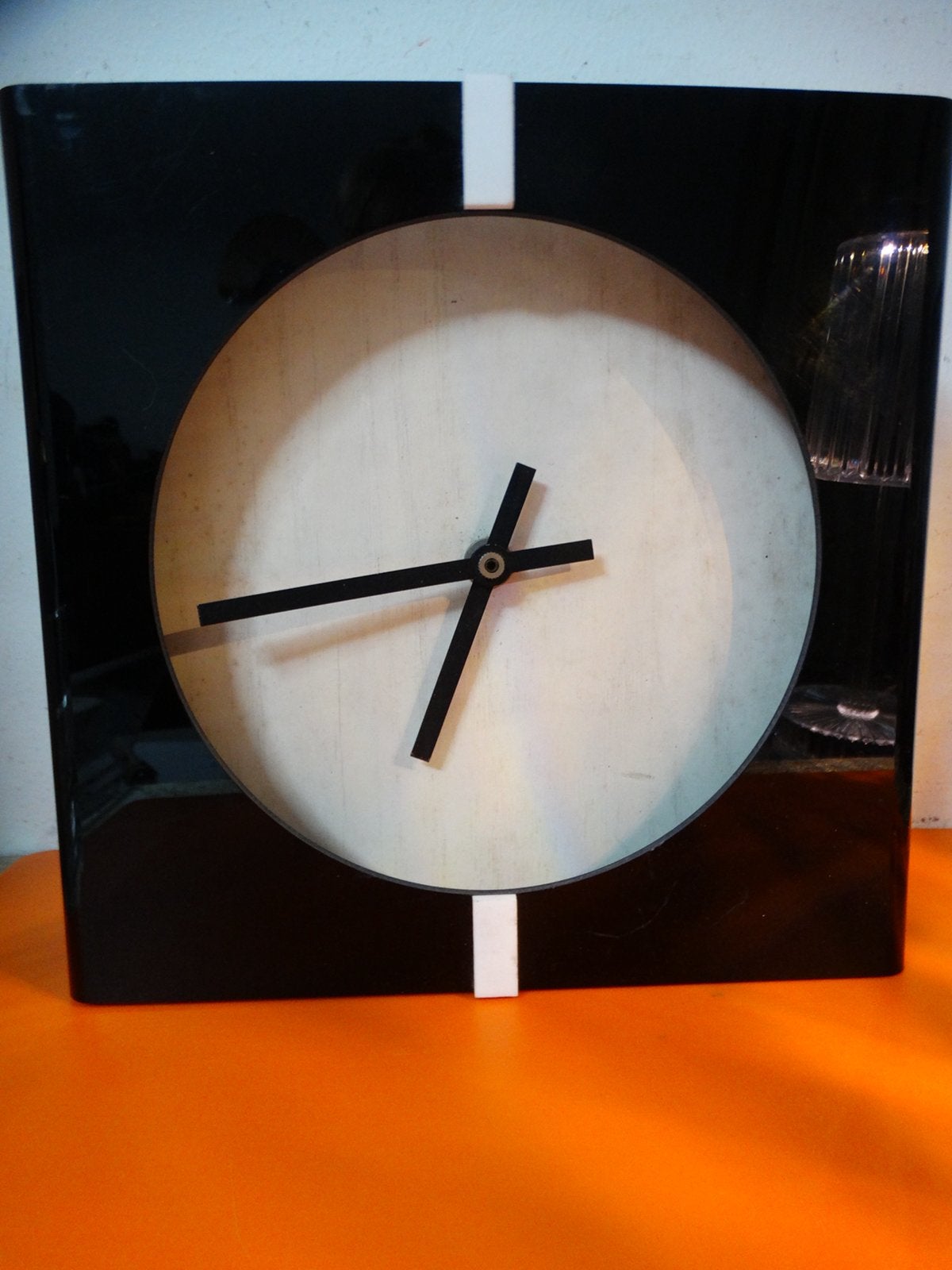 Retro Plexiglazen Klok Jaren '80 - Zwart/Wit Design, Antiek en Kunst, Antiek | Klokken, Ophalen of Verzenden