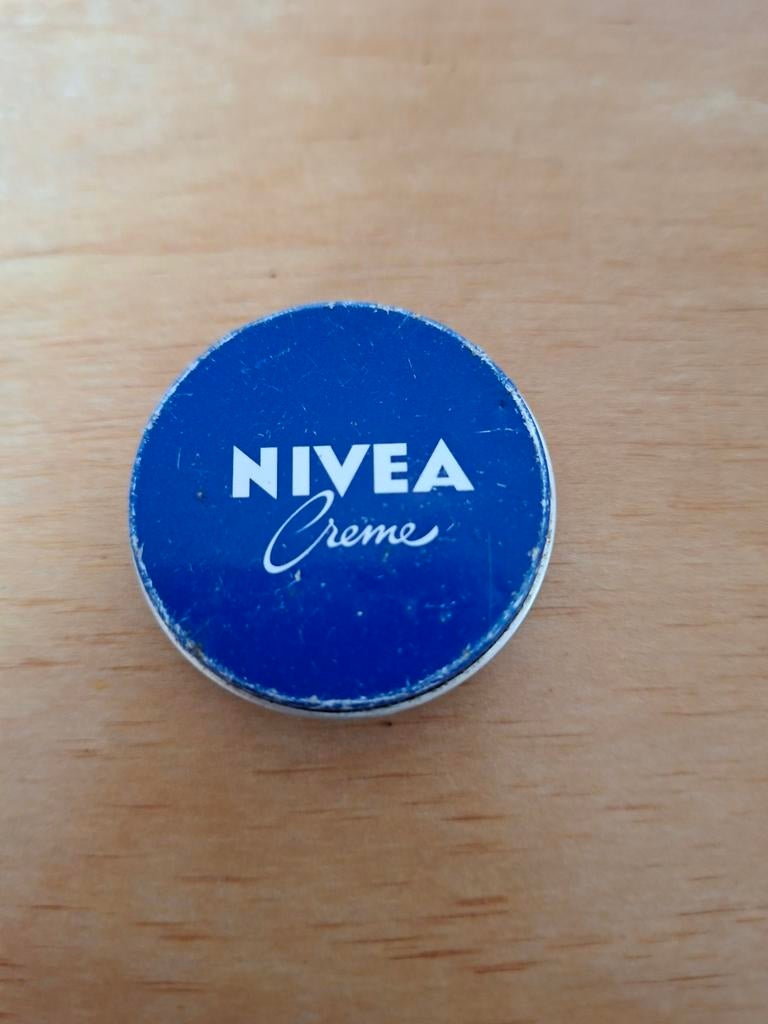 Mini Nivea Crème blikje - 4 cm doorsnee, Verzamelen, Ophalen of Verzenden, Gebruikt, Verpakking