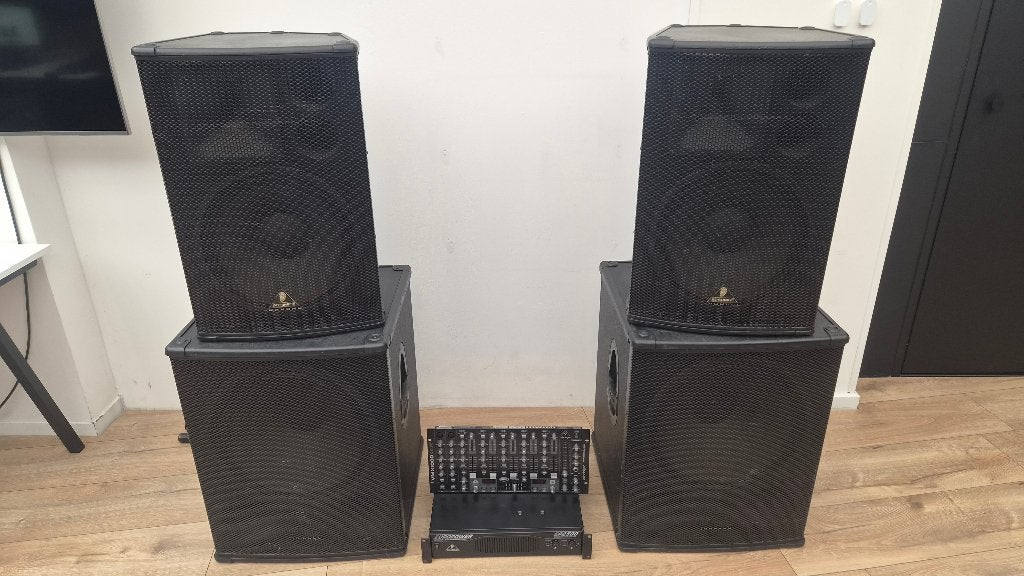 Complete Behringer Eurolive PA set met versterker en kabels, Audio, Tv en Foto, Luidsprekers, Gebruikt, 120 watt of meer, Front, Rear of Stereo speakers