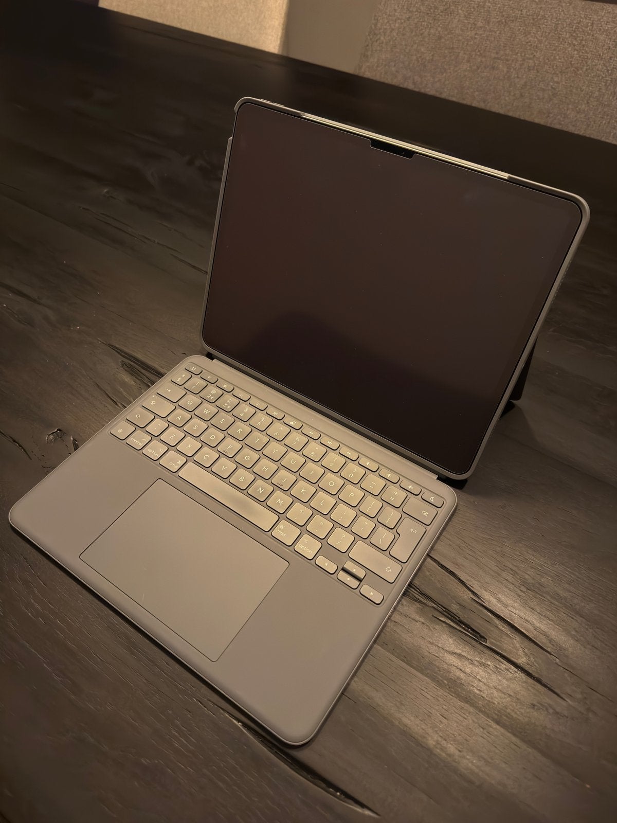 iPad Air 13 inch – Spacegrijs + Logitech Combo Touch – ZGAN