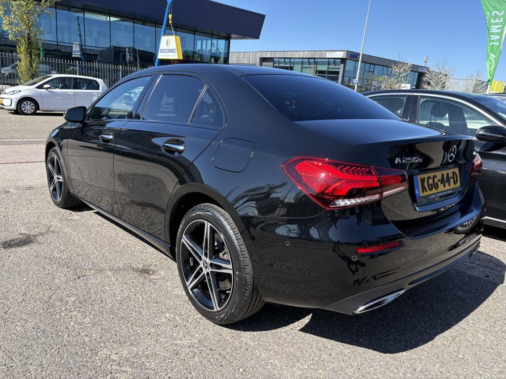 Mercedes-Benz A-Klasse 250 e Business Solution AMG night pac, 12 maanden, Gebruikt, 4 cilinders, Leder en Stof
