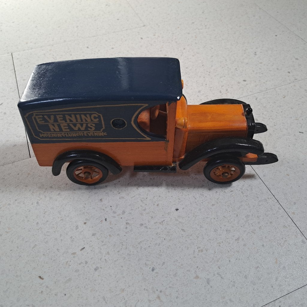 Vintage houten speelgoedauto "Evening News", Ophalen of Verzenden, Zo goed als nieuw, Duw- of Trekspeelgoed