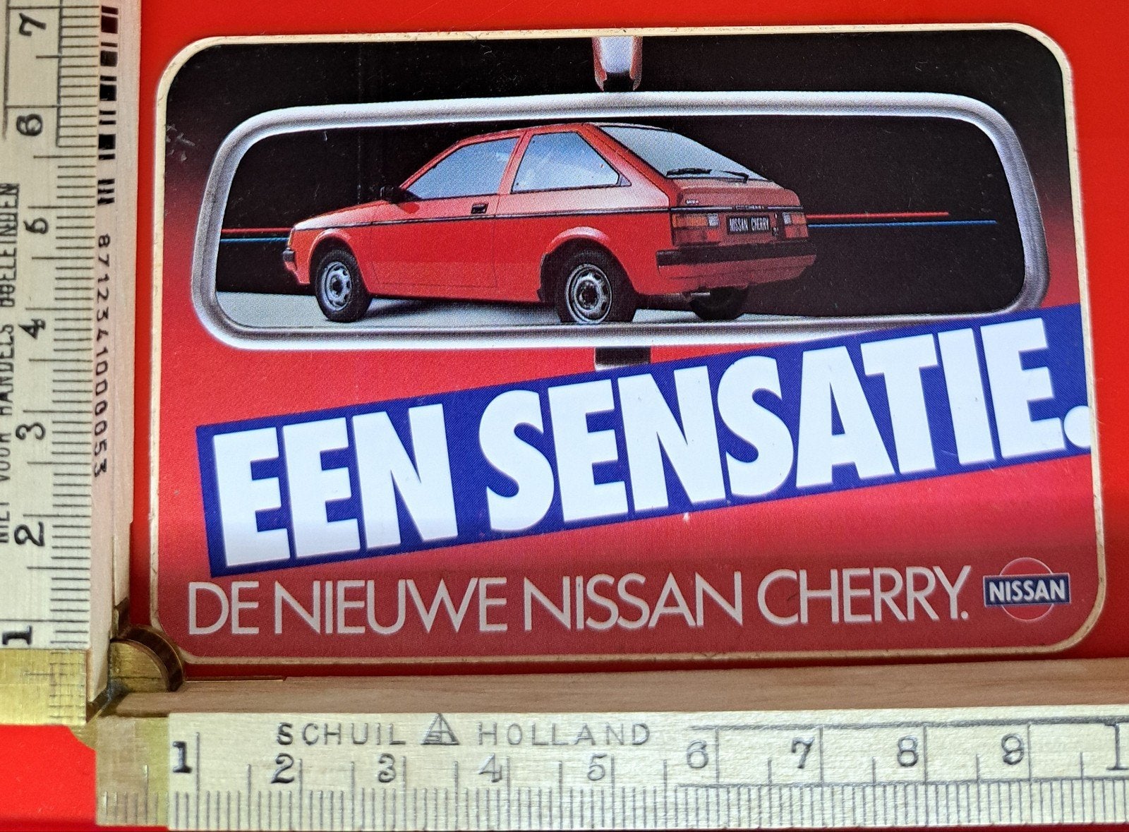 Vintage sticker Nissan Cherry een sensatie, Verzamelen, Stickers, Ophalen of Verzenden, Zo goed als nieuw