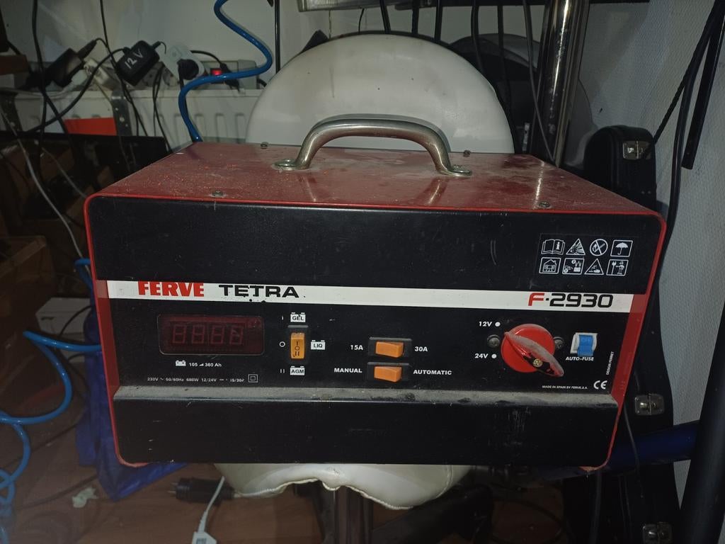 Ferve Tetra F-2930 Acculader 12V/24V, Ophalen, Gebruikt, Universele onderdelen