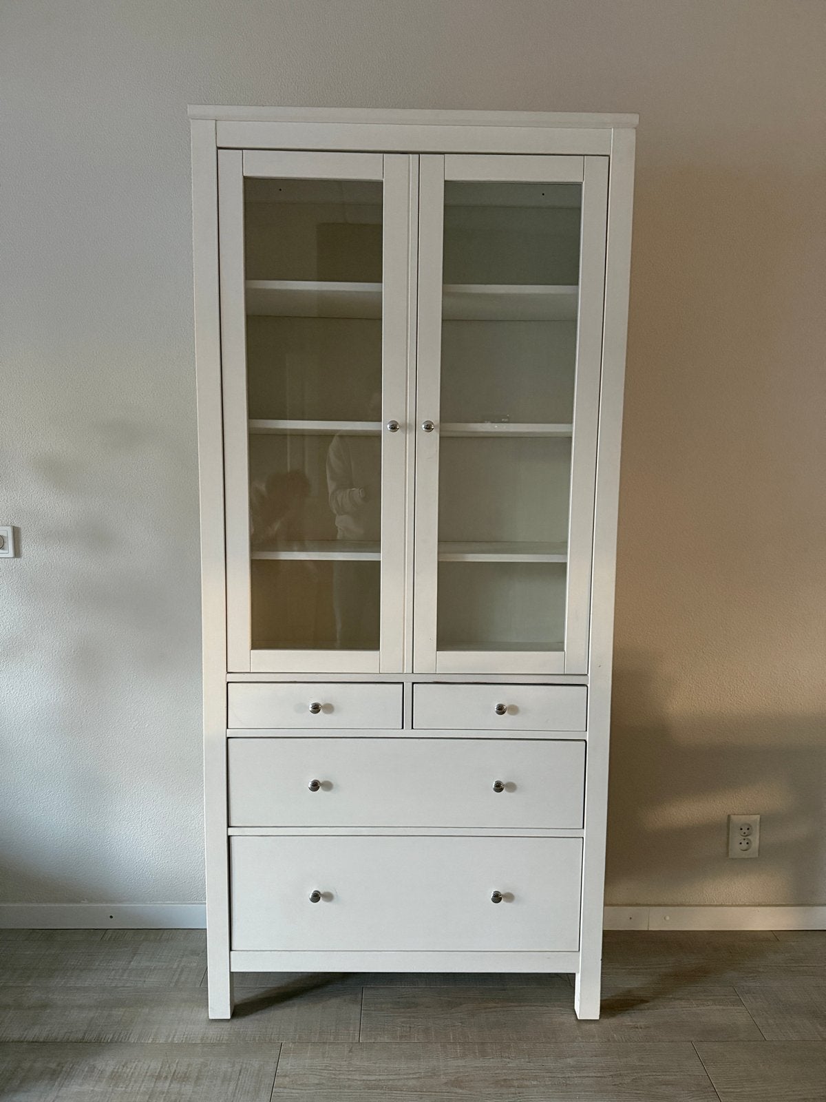 IKEA Hemnes Vitrinekast - Zo goed als nieuw, Ophalen, 50 tot 100 cm, Zo goed als nieuw, Met lade(s)