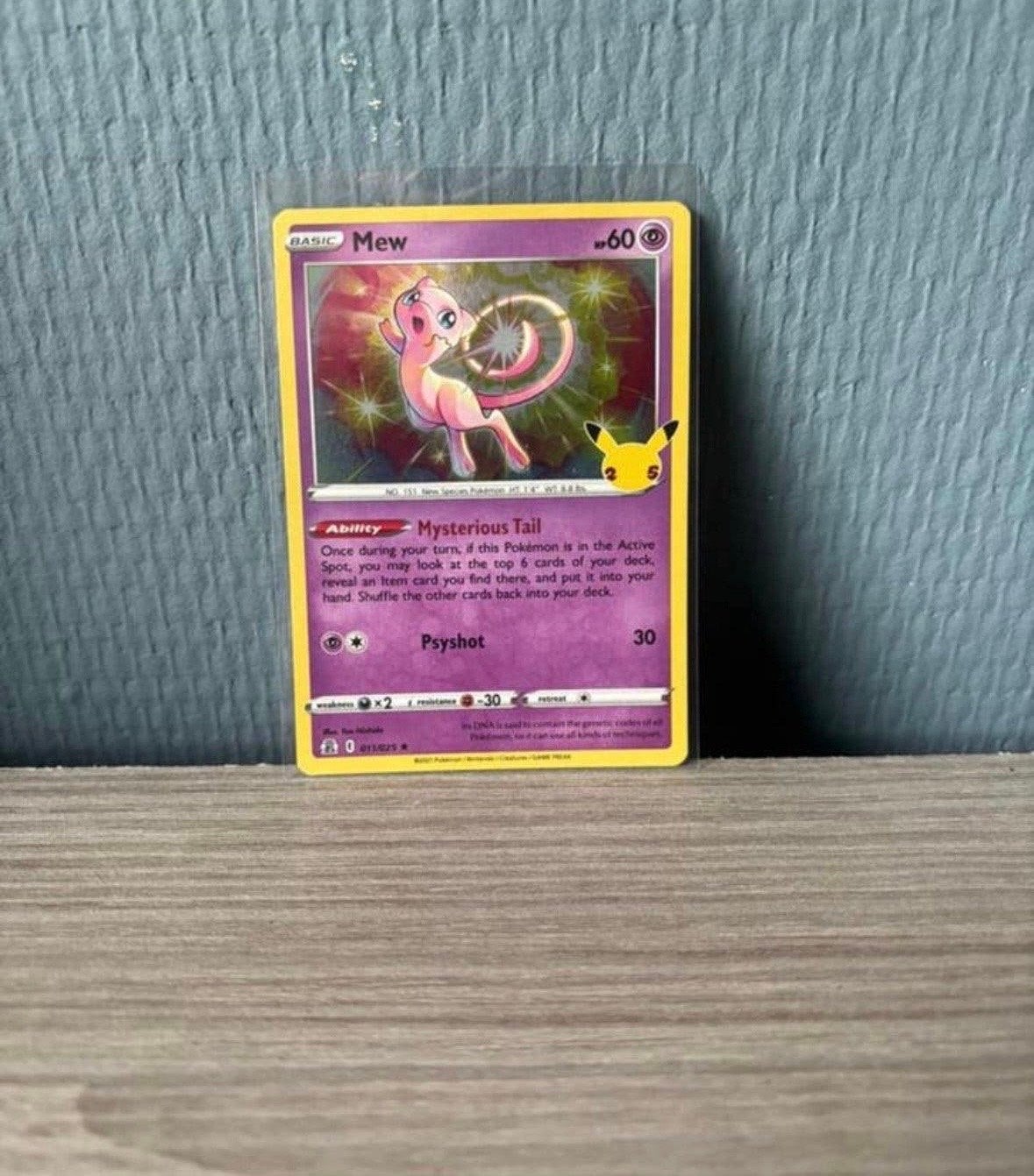 Mew Pokémon kaart Celebrations 25th Anniversary Foil, Verzenden, Zo goed als nieuw, Losse kaart
