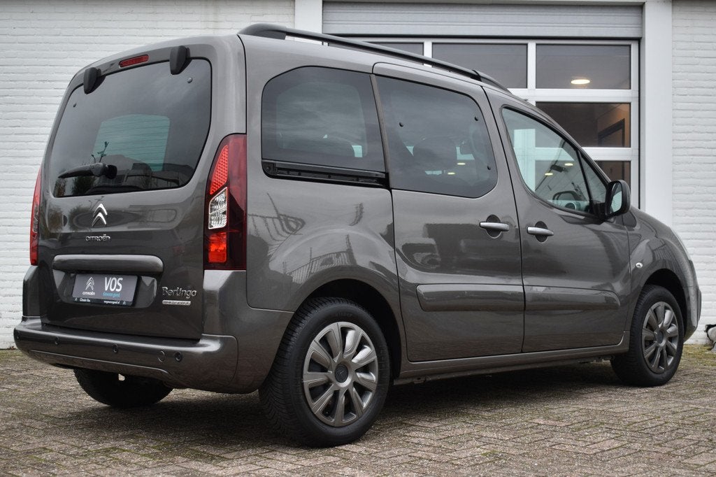 Citroën Berlingo PureTech 110 XTR Airconditioning | Navigat, Auto's, Stof, Gebruikt, 1199 cc, Handgeschakeld