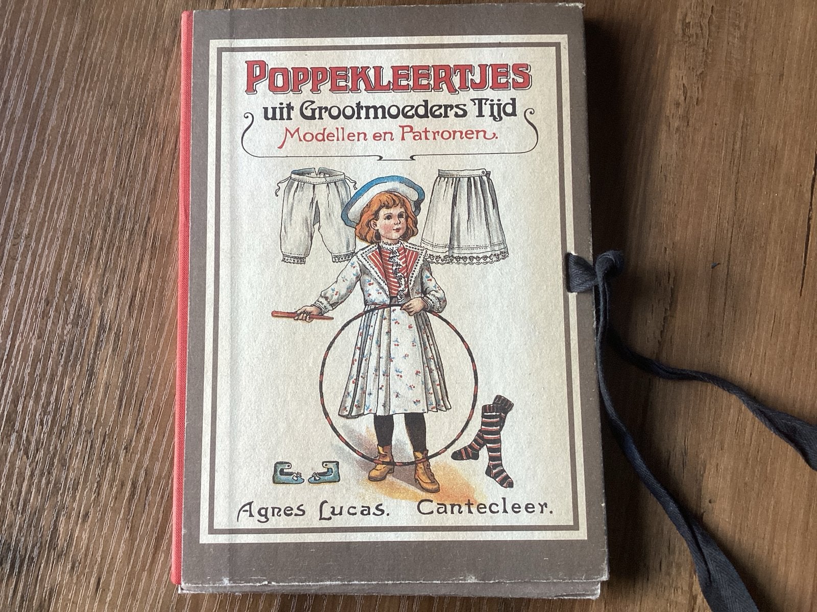 Poppenkleertjes uit Grootmoeders Tijd - Patronenboekjes, Overige merken, Overige typen, Vrouw, Ophalen of Verzenden