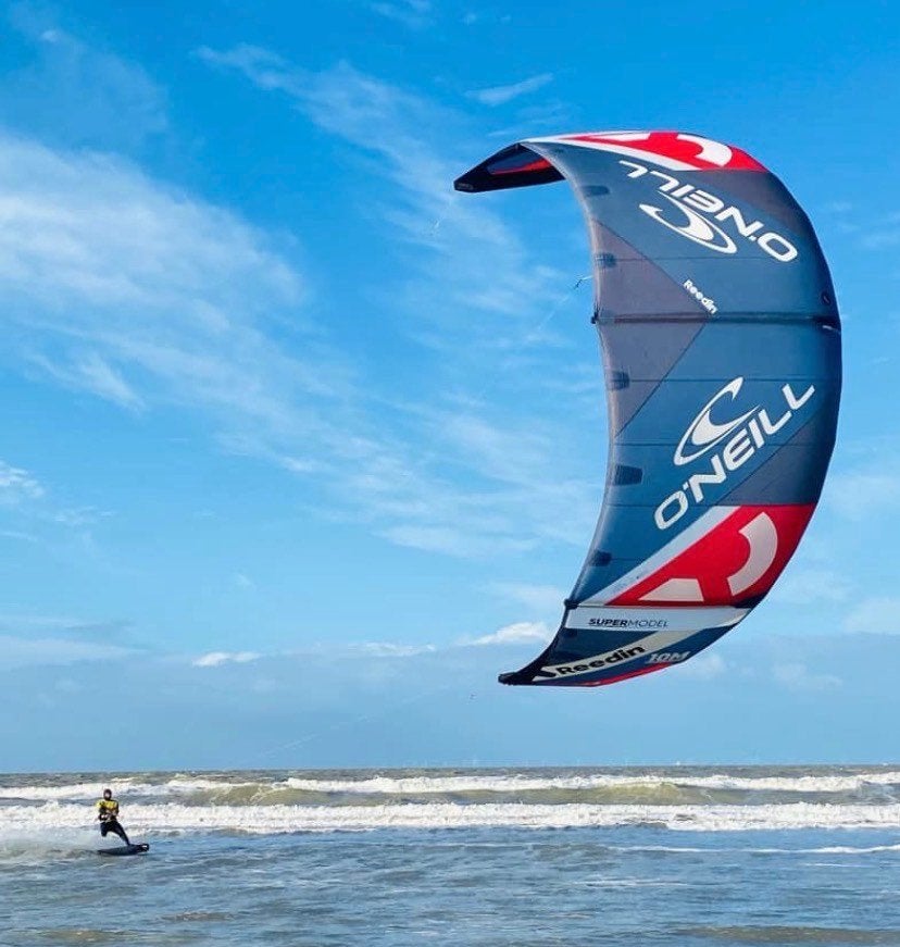 Kite Reedin supermodel V2 10 O’Neill versie, Watersport en Boten, Kitesurfen, Ophalen, 10 m², Geen board, Zo goed als nieuw