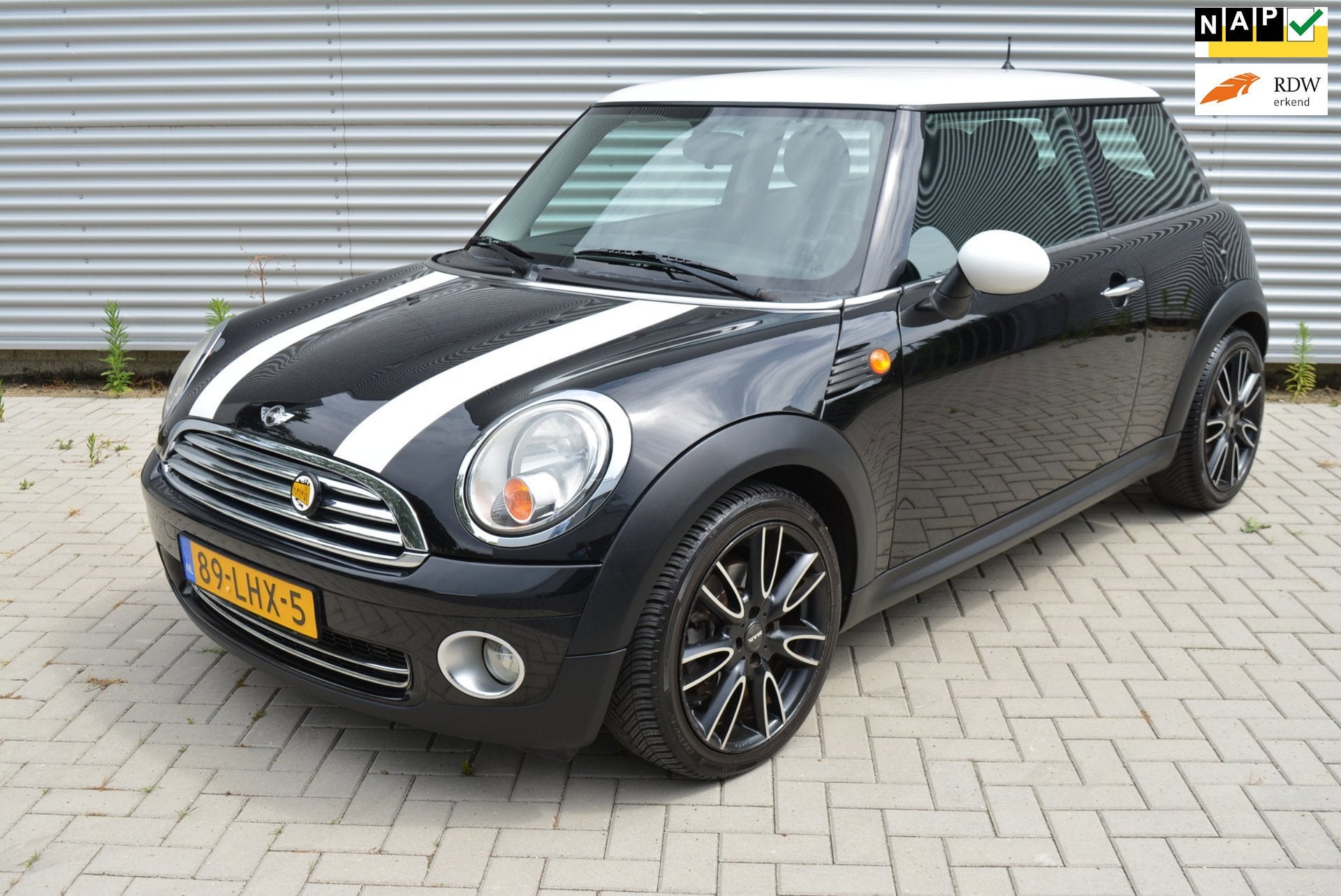 Mini 1.6 Cooper Business Line | Airco | 17 inch | Cruise | E, Euro 5, Stof, 4 cilinders, 4 stoelen