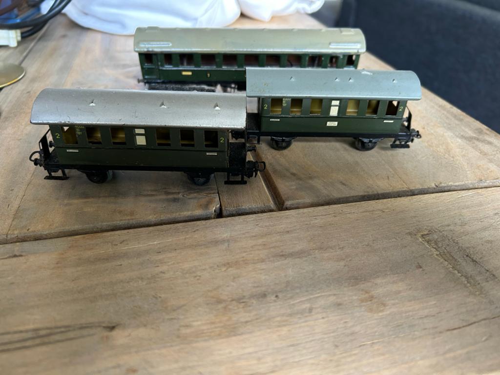 Märklin Treinset Jaren 60/70: Locomotief, 4 Wagons, Rails, T, Hobby en Vrije tijd, Modeltreinen | H0, Wisselstroom, Ophalen of Verzenden