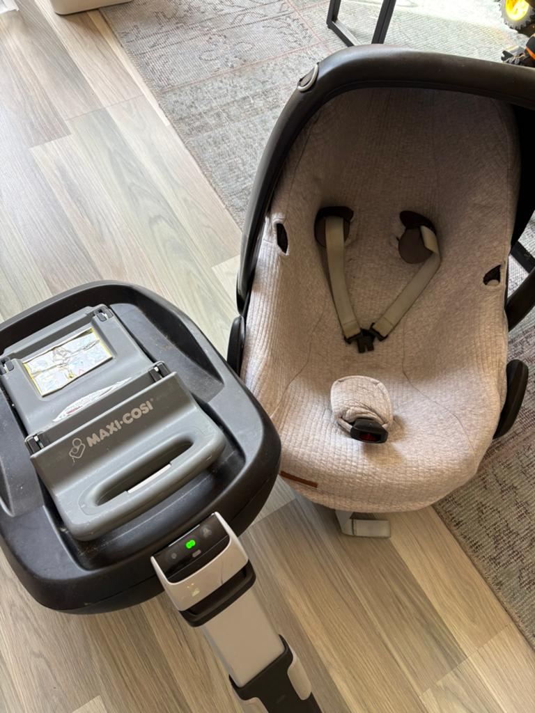 Maxi Cosi Pebble met bijbehorende Isofix base, Ophalen, Gebruikt, Isofix, 0 t/m 13 kg