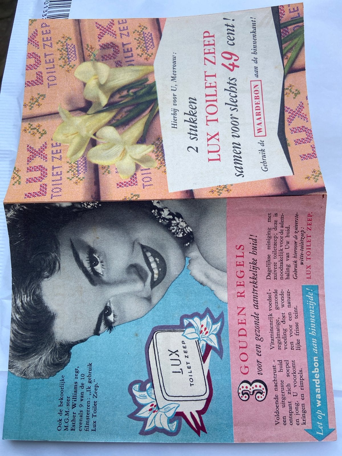 Vintage Lux Toilet Zeep reclamefolder met Esther Williams, Ophalen of Verzenden, 1940 tot 1960, Nederland, Knipsel(s)