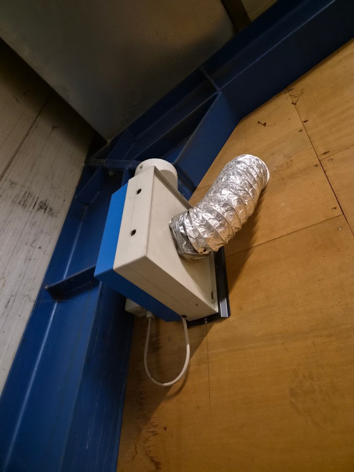 Afzuiging met ventilator en flexibele buis, Ophalen, Gebruikt, Ventilator en Afzuiger