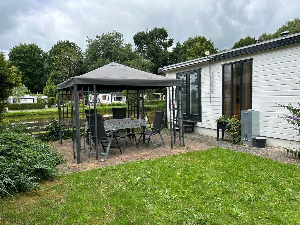Compleet uitgeruste chalet aan Karpervijver, Chalet, Friesland, 2 slaapkamers