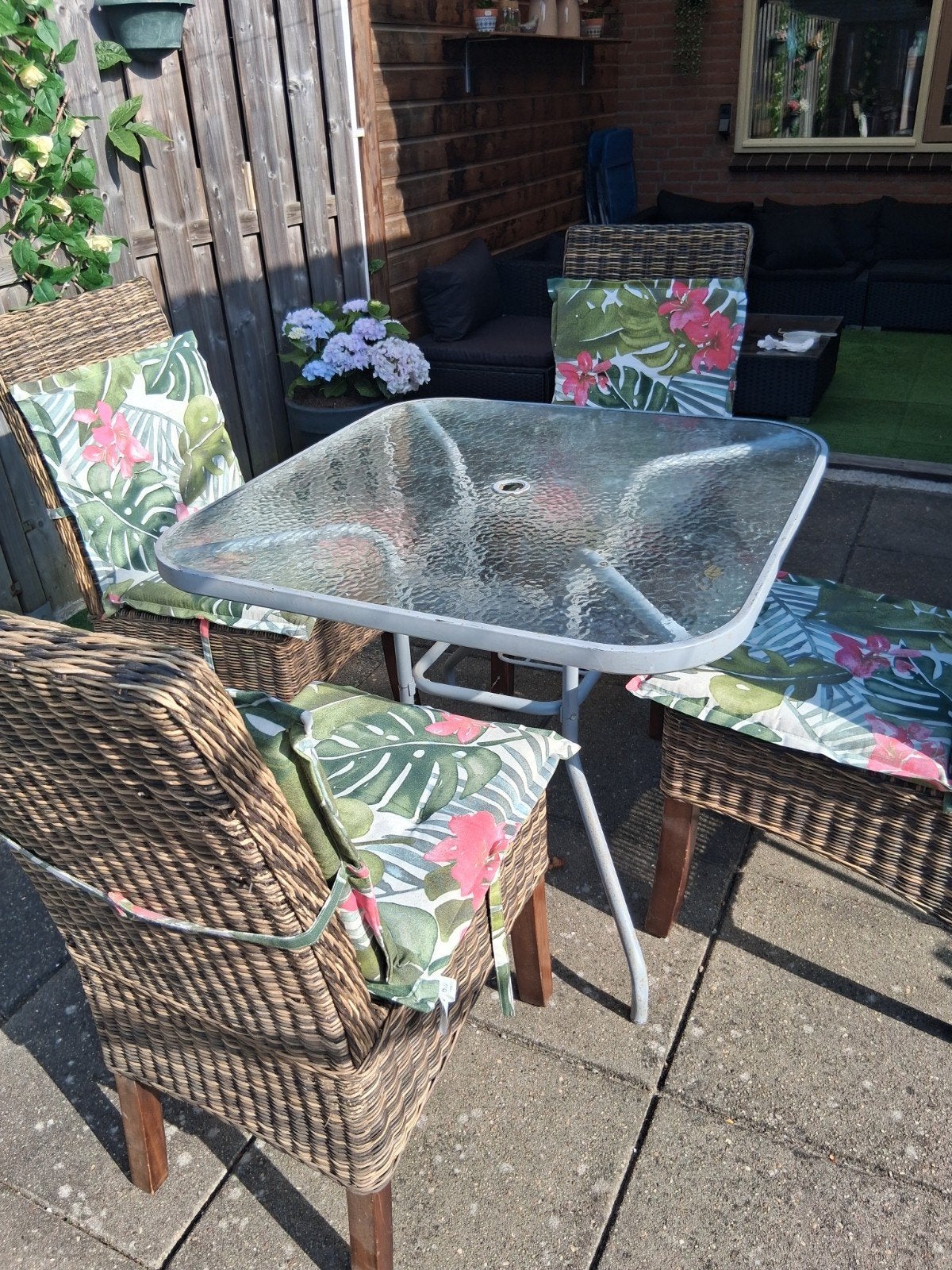 Te koop.leuke tuinset met nieuwe kussens 75 euro, Ophalen, Zo goed als nieuw, 4 zitplaatsen