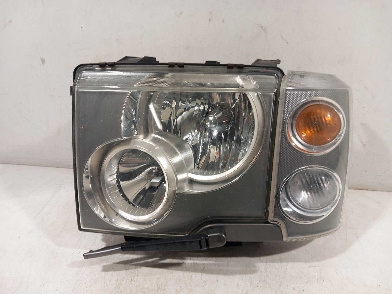 Koplamp links Land Rover Range Rover, Onderdelen@venauto.nl, Van der Ven Autorecycling B.V., Ettenseweg 76, 4706 PB Roosendaal, The Netherlands