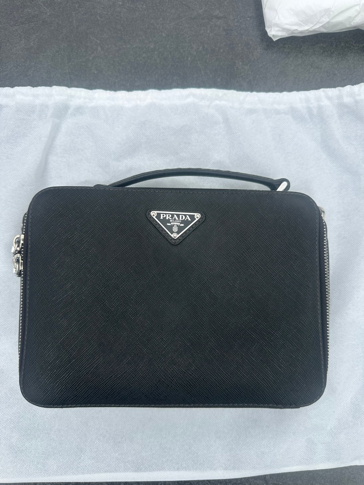 Prada Saffiano Leren Schoudertasje Zwart, Ophalen of Verzenden, Zo goed als nieuw, Zwart, Schoudertasje