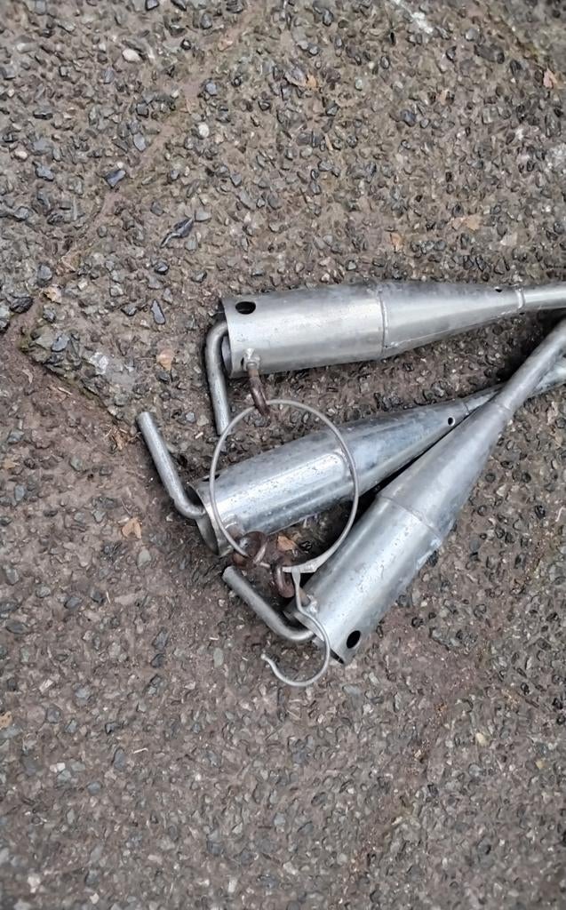 3x Parasolhouders om in de grond te boren met pennen, Ophalen of Verzenden, Gebruikt, Minder dan 1 meter, Parasolvoet