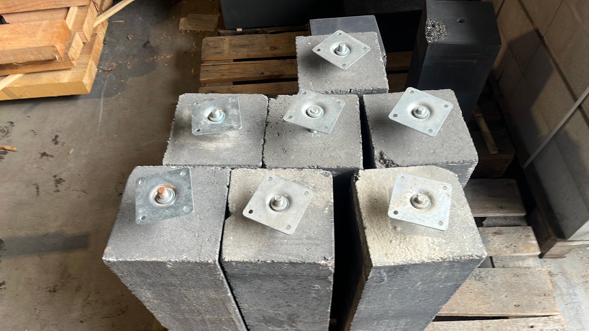 7 betonpoeren 20x20x60 incl stelplaat, Ophalen of Verzenden